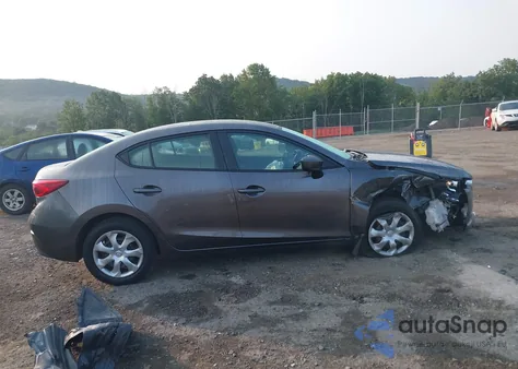 2018 Mazda Mazda3 Sport z USA, uszkodzony, nr VIN 3MZBN1U75JM217465